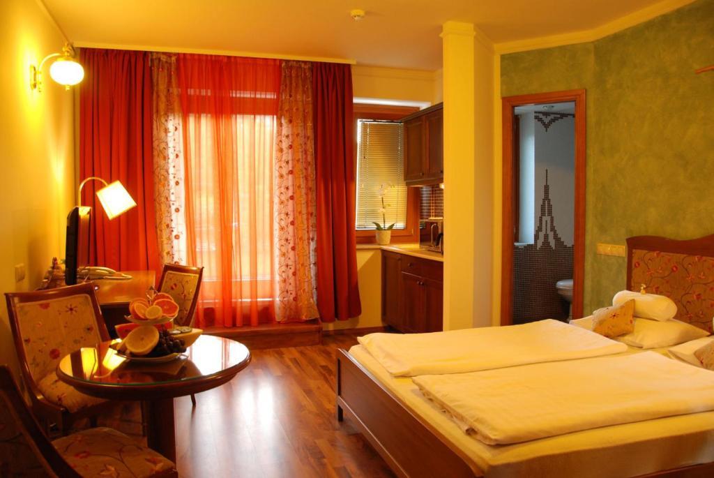Amira Boutique Hotel Heviz Wellness & Spa Bilik gambar